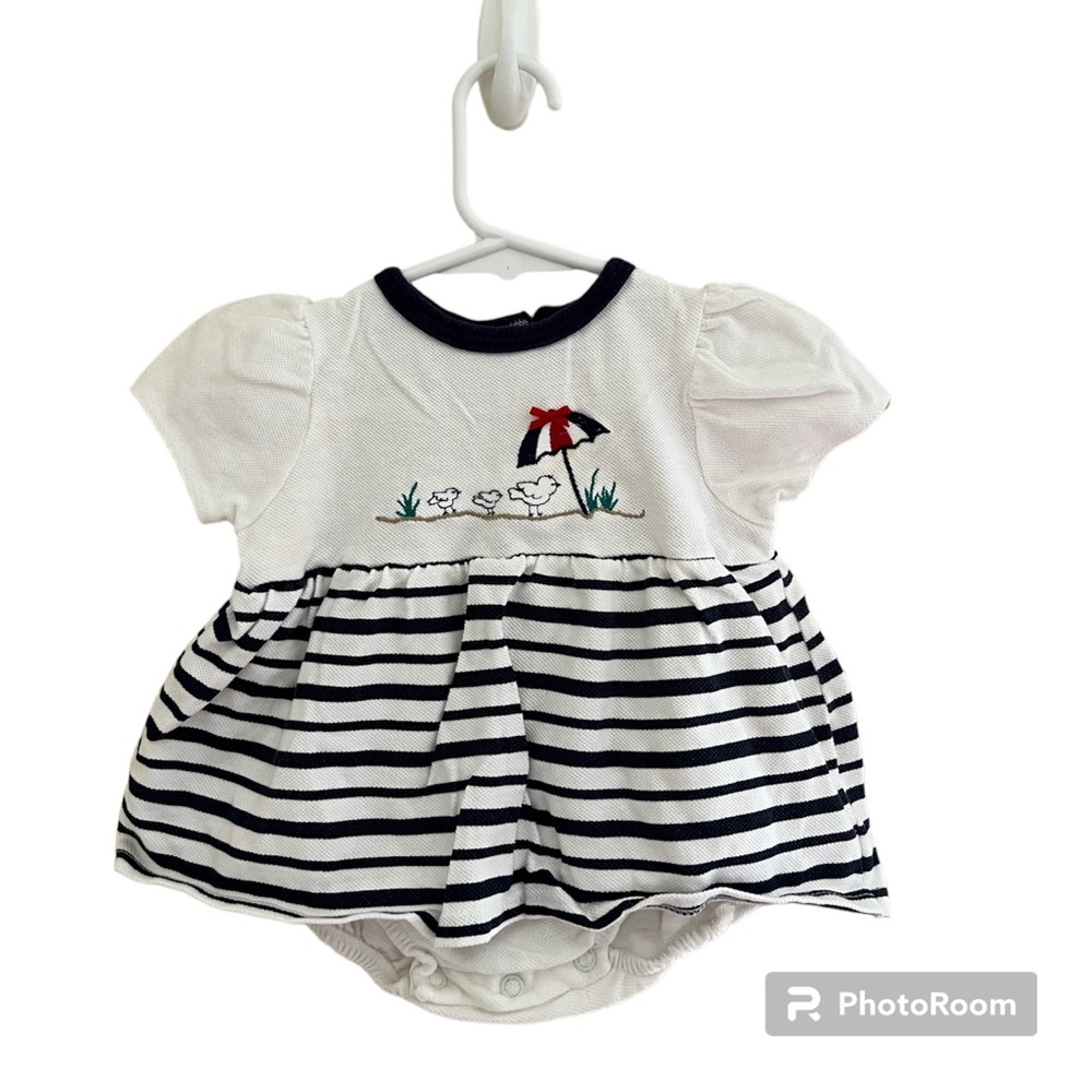 🔷CARTER’S: Girl size 6-9 months, navy blue/white striped dress w/chickies🔷
